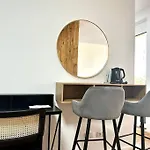 Moderne Erdgeschosswohnung شقة