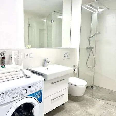 Moderne Erdgeschosswohnung 아파트 아우크스부르크